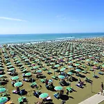 Sunny Right By The Apartament Bibione