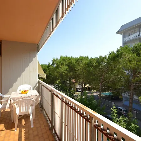 Sunny Right By The Lägenhet Bibione