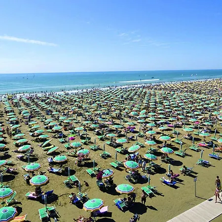 Sunny Right By The Lägenhet Bibione